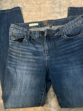 EUC Kut from the Kloth women’s slim cut boyfriend Jeans